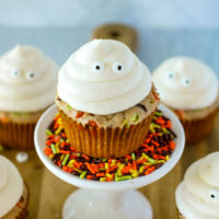 ghost Halloween cupcakes