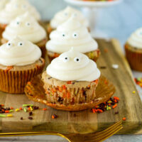 ghost Halloween cupcakes