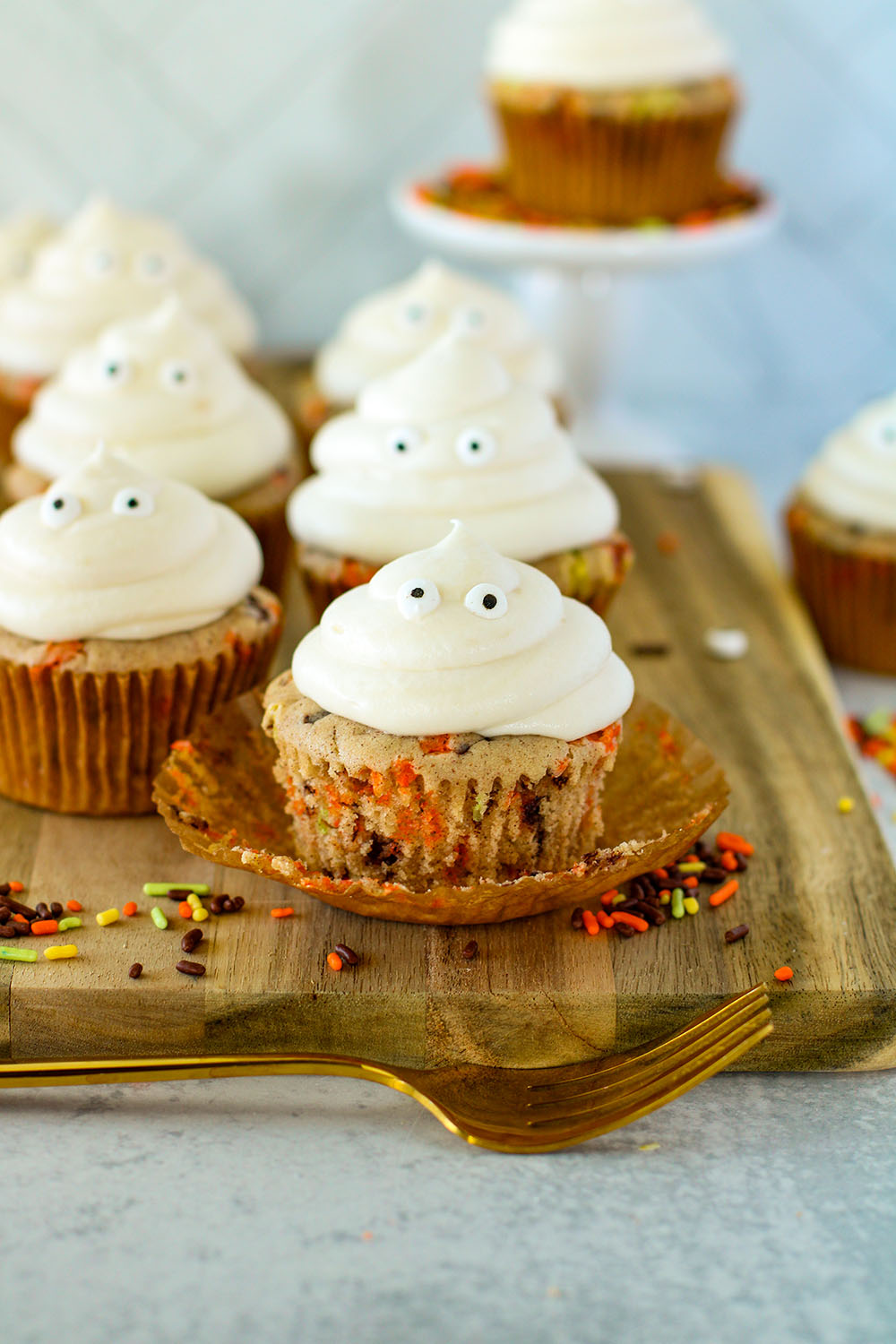 ghost Halloween cupcakes